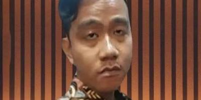 Rp 100 juta, Hadiah Sayembara Ijazah Gibran Rakabuming Raka Dari Denny Indrayana